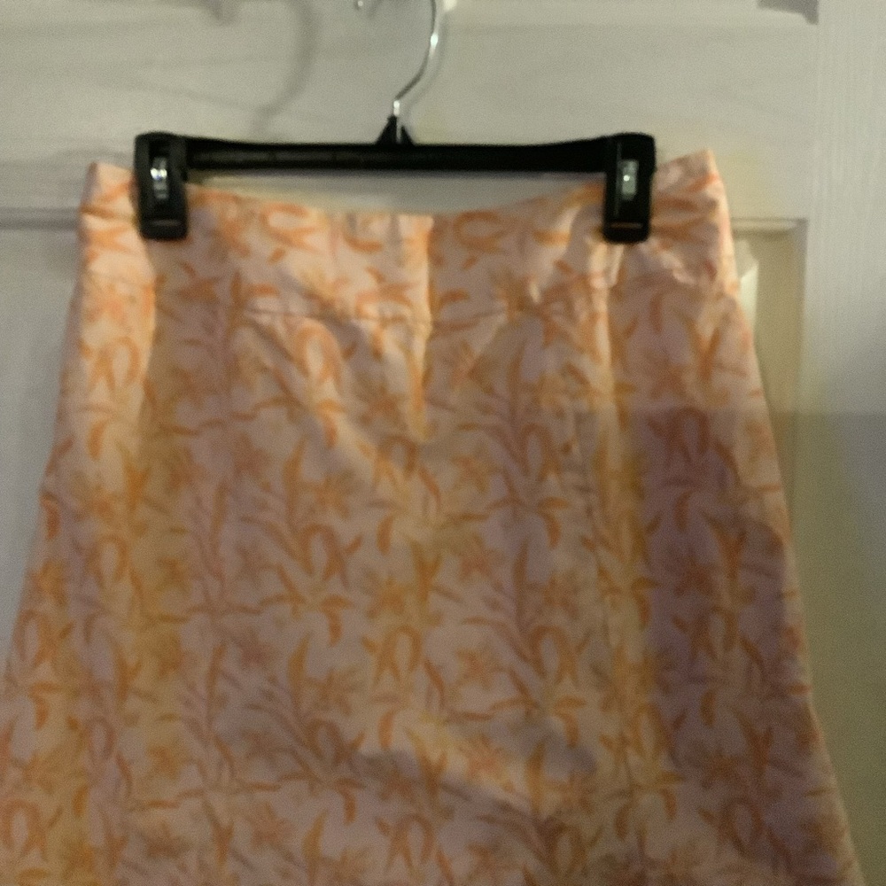 Gap brand coral/orange, with floral print, A line style mid skirt, size 6 - Picture 7 of 7